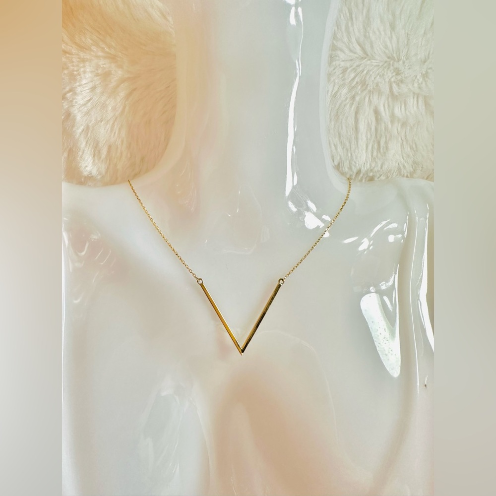 Dainty V Necklace  💛 Real 18 Karat Solid Gold Jewelry 💛